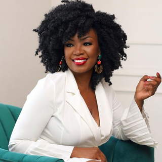 5 Ways To Stretch Your Afro Hair Without Heat